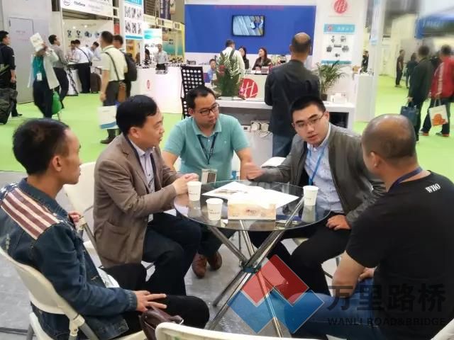 路太機械攜3款環(huán)衛(wèi)清潔裝備亮相第十八屆中國環(huán)博會