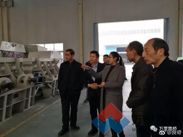 許昌市魏都區(qū)委常委、統(tǒng)戰(zhàn)部長(zhǎng)張楠帶領(lǐng)區(qū)工商聯(lián)常委深入萬里路橋開展調(diào)研