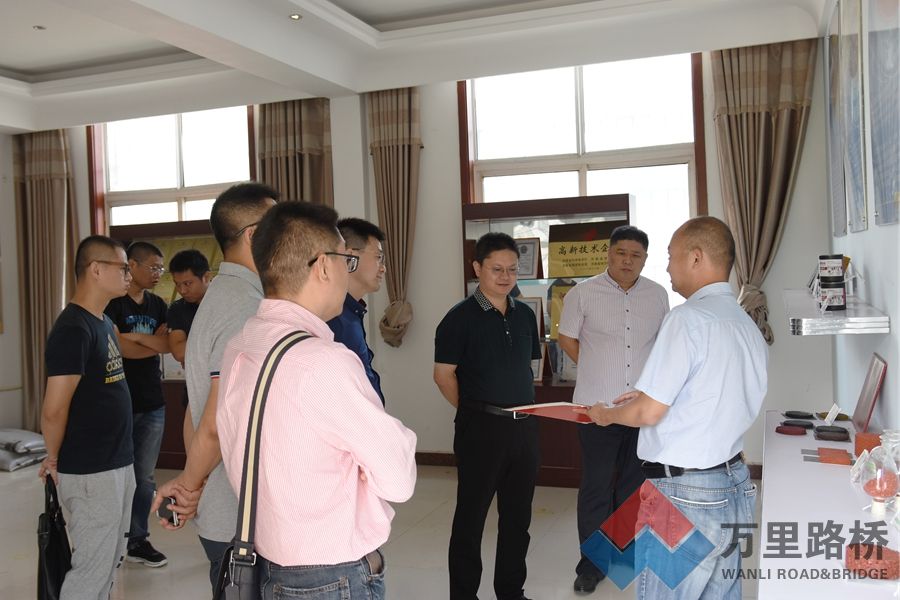 邢臺路橋建設(shè)總公司領(lǐng)導(dǎo)到集團考察交流