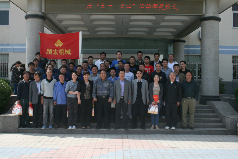 萬里路橋集團公司舉行慶“五一”、“五四”專業(yè)技能及體育比賽活動