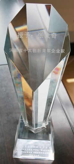 集團(tuán)董事長張良奇榮獲“河南省十大創(chuàng)新企業(yè)家”稱號