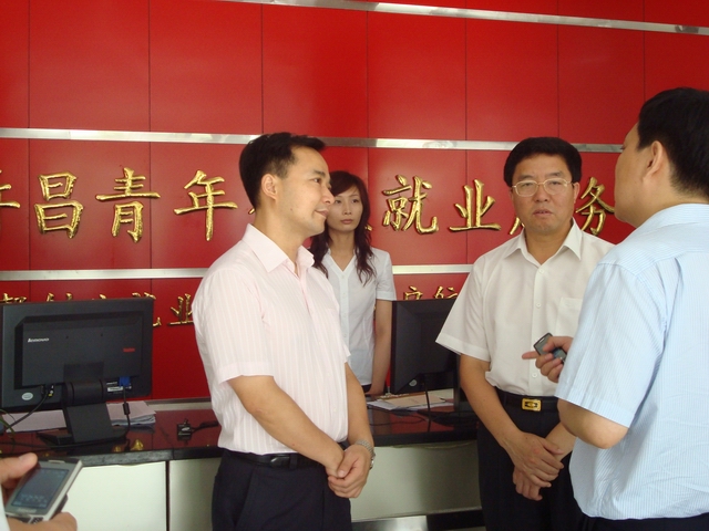 團(tuán)省委書記何雄、市委書記毛萬春蒞臨青創(chuàng)中心調(diào)研