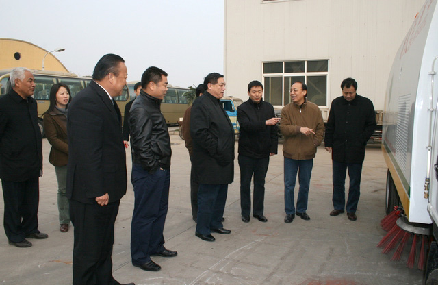 省公路學(xué)會理事長劉章土一行蒞臨我公司考察指導(dǎo)工程技術(shù)中心研發(fā)工作