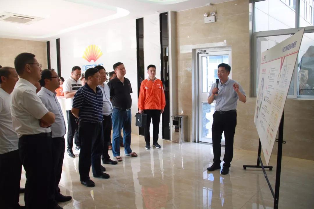 云南嵩明縣領(lǐng)導李友華蒞臨萬里交科調(diào)研指導