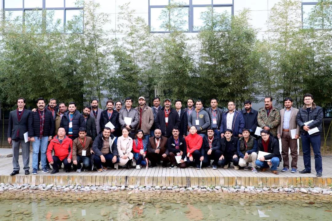 巴基斯坦公路系統(tǒng)技術專家走進萬里交科，德通振動攪拌等多項技術助力一帶一路品質工程建設