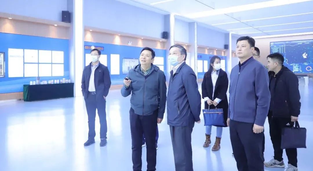 河南省“萬(wàn)人助萬(wàn)企”第十工作組副組長(zhǎng)、交通運(yùn)輸廳二級(jí)巡視員張宏一行蒞臨萬(wàn)里交科調(diào)研指導(dǎo)