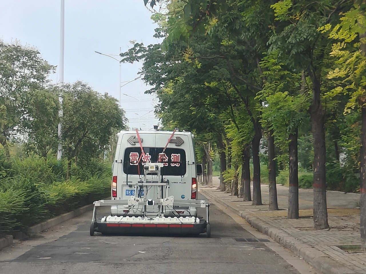 精準(zhǔn)定位“掃”路“揪”病害，科技賦能保障道路暢通。